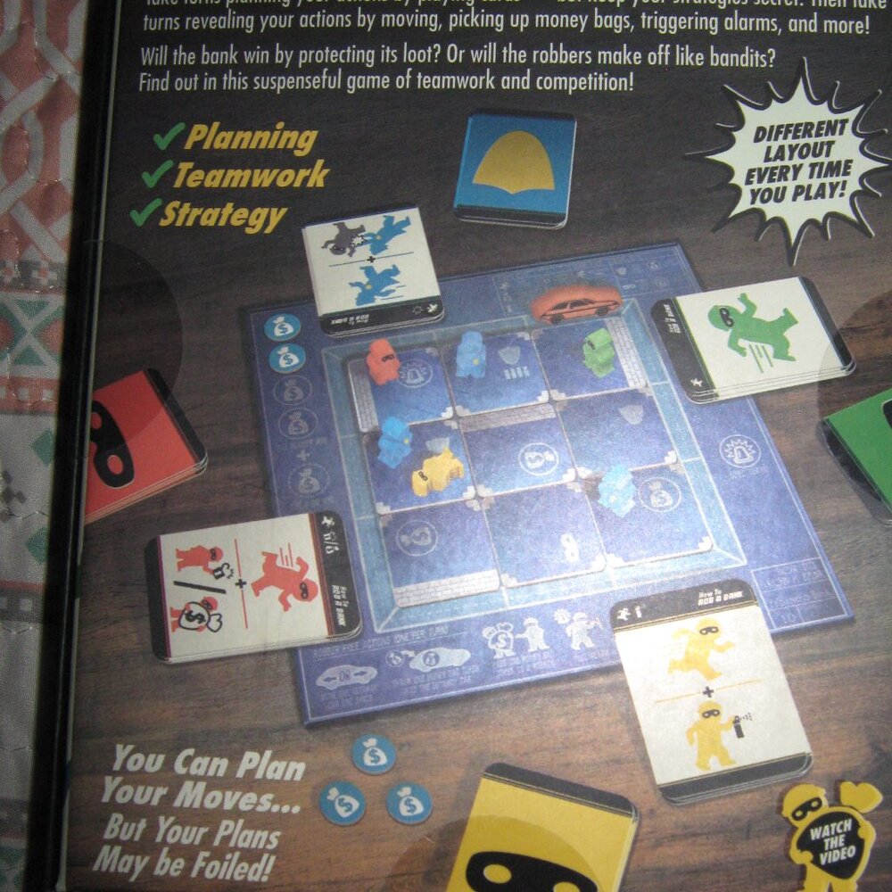 NWT 2 Games - Search and Find: Chaos at the Park 3D and How to Rob a Bank Game - Picture 4 of 9